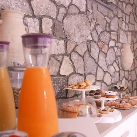 Le Oreadi לינה וארוחת בוקר אג'רולה