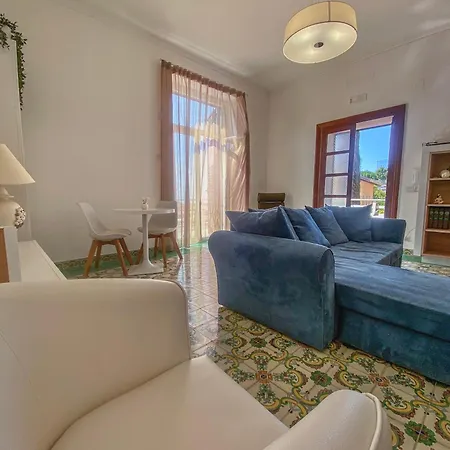 לינה וארוחת בוקר Le Oreadi אג'רולה