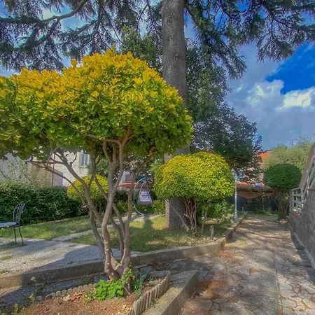 לינה וארוחת בוקר Le Oreadi 3*