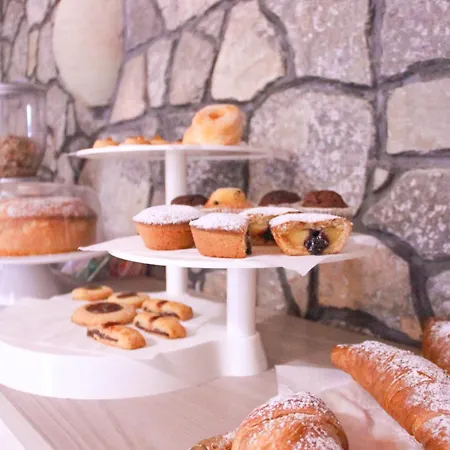 לינה וארוחת בוקר Le Oreadi אג'רולה