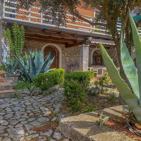 לינה וארוחת בוקר Le Oreadi