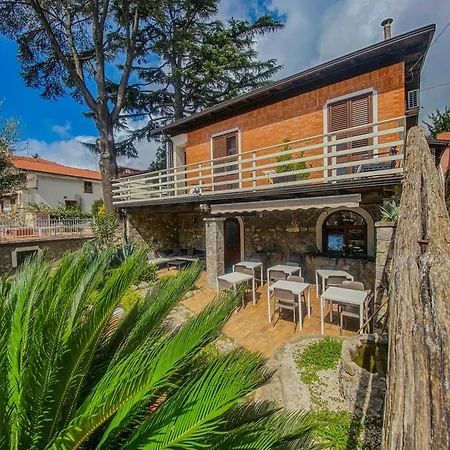 Le Oreadi לינה וארוחת בוקר אג'רולה