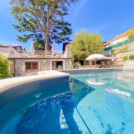 לינה וארוחת בוקר Le Oreadi אג'רולה