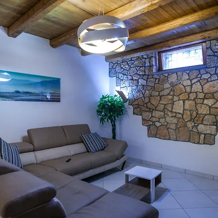 לינה וארוחת בוקר Le Oreadi אג'רולה